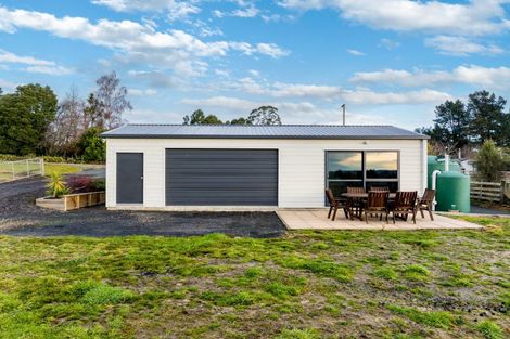 Photo of property in 28 Lakeview Street, Waihola, 9073