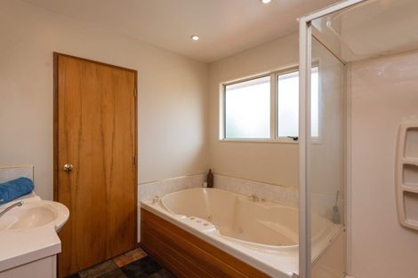 Photo of property in 19 Littles Lane, Woodend, 7610