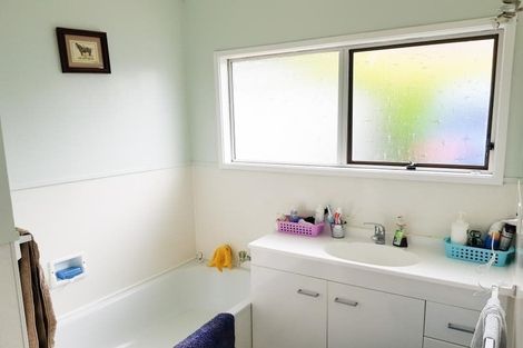 Photo of property in 2/12 King Richard Place, Browns Bay, Auckland, 0630