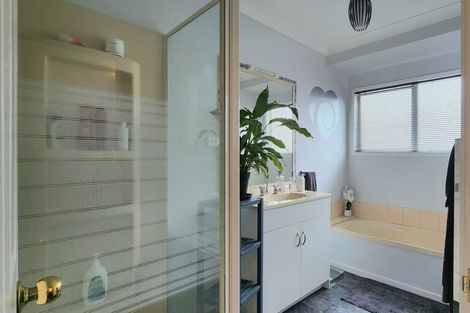 Photo of property in 162 Queen Street, Waiuku, 2123