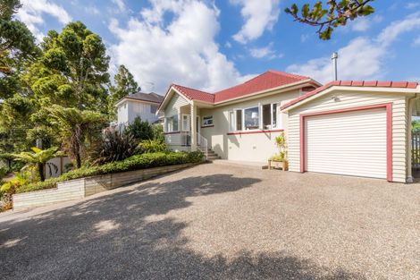 Photo of property in 32 Arama Avenue, Titirangi, Auckland, 0604