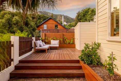 Photo of property in 4 Ripon Street, Lyttelton, 8082