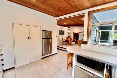 Photo of property in 14 Titirangi Beach Road, Titirangi, Auckland, 0604