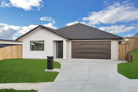 Photo of property in 8 Viv Green Place, Pokeno, 2402