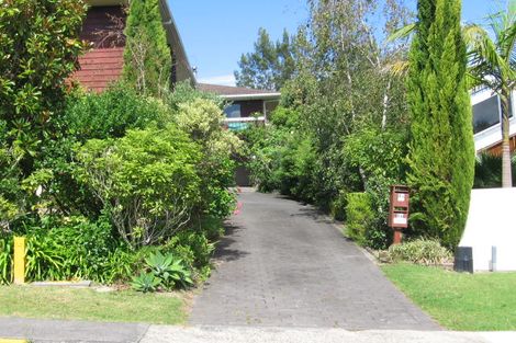 Photo of property in 1/5 Sharon Road, Waiake, Auckland, 0630