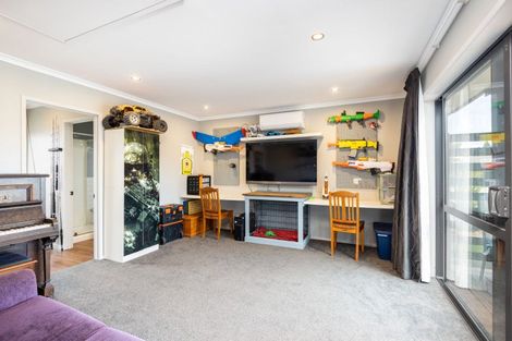Photo of property in 24 Ainslee Street, Highlands Park, New Plymouth, 4312