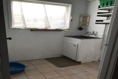 Photo of property in 1/1 Ballater Place, Highland Park, Auckland, 2010