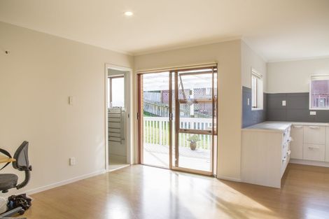 Photo of property in 93 Chelsea View Drive, Chatswood, Auckland, 0626