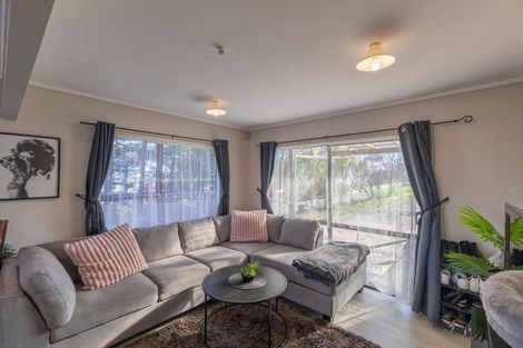 Photo of property in 2/23 Flaunty Place, West Harbour, Auckland, 0618