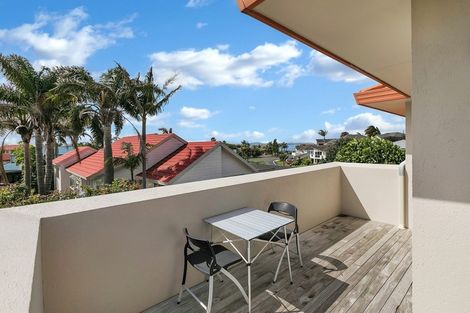 Photo of property in 3 Bridgehead Cove, West Harbour, Auckland, 0618