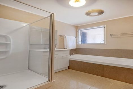 Photo of property in 9 Tyndrum Place, Highland Park, Auckland, 2010