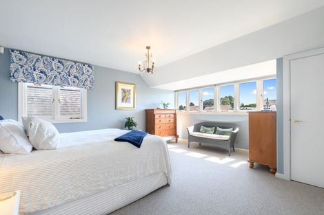 Photo of property in 247 Devonport Road, Tauranga, 3110