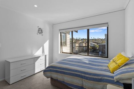 Photo of property in 10 Onekura Street, Red Beach, 0932