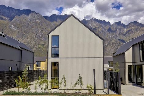 Photo of property in 45 Casterway Crescent, Jacks Point, 9371