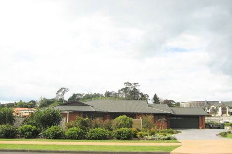 Photo of property in 23 Shelter Grove, Frankleigh Park, New Plymouth, 4310