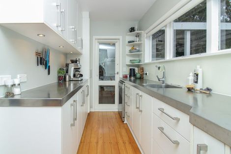 Photo of property in 35 Farm Road, Northland, Wellington, 6012