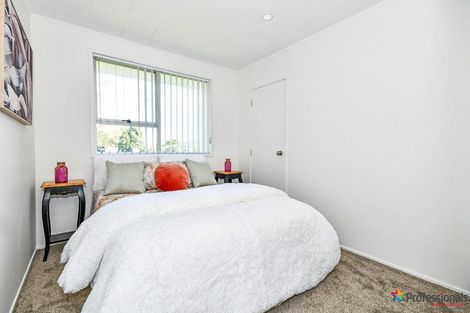 Photo of property in 2 Serrano Place, Clover Park, Auckland, 2023