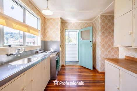 Photo of property in 17 Molesworth Street, Taita, Lower Hutt, 5011