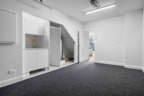 Photo of property in 4 Taipahitini Road, Rosehill, 2113