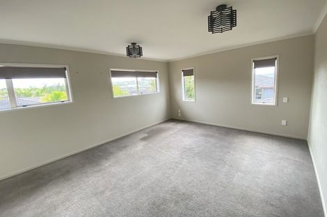 Photo of property in 12 Neaptide Close, Red Beach, 0932