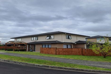 Photo of property in 2 Kirikiri Drive, Papakura, 2110