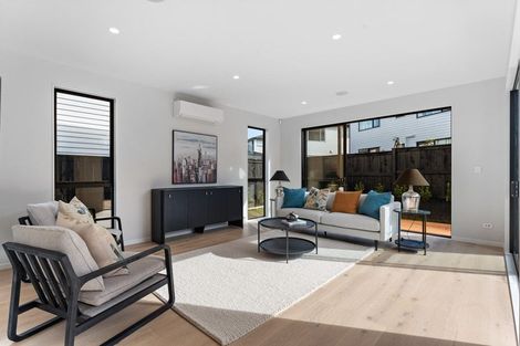 Photo of property in 7 Picnic Point Road, Hobsonville, Auckland, 0616