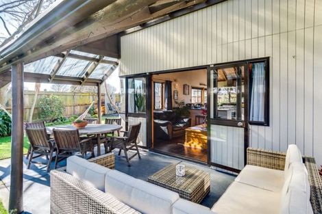 Photo of property in 16 Cormack Place, Greenmeadows, Napier, 4112