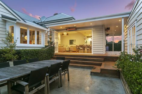 Photo of property in 29 Seaview Avenue, Northcote, Auckland, 0627