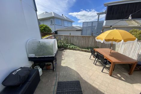 Photo of property in 3/100 Lyall Parade, Lyall Bay, Wellington, 6022