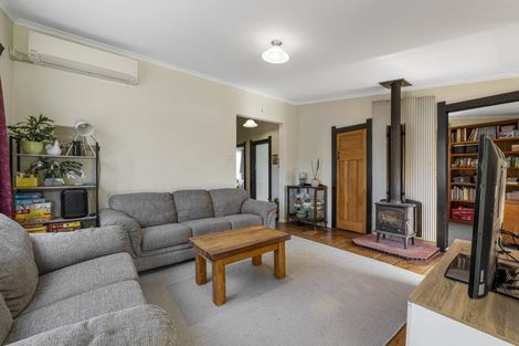 Photo of property in 16 Falstaff Street, Stratford, 4332