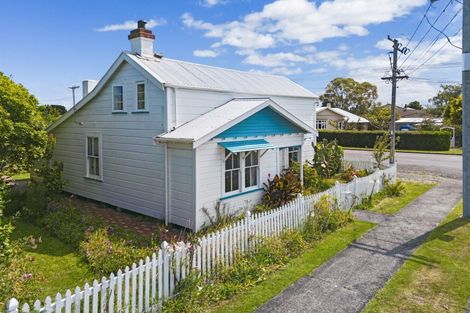 Photo of property in 8 Ross Street, Marton, 4710