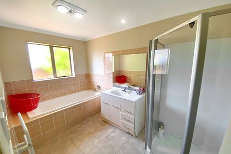 Photo of property in 10 Burton's Drive, Swanson, Auckland, 0614
