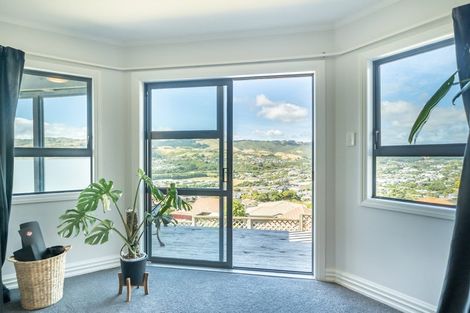 Photo of property in 11 Chastudon Place, Tawa, Wellington, 5028