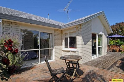 Photo of property in 15 Goldfinch Rise, Unsworth Heights, Auckland, 0632