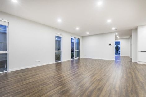 Photo of property in 8 Taraire Place, Orewa, 0931