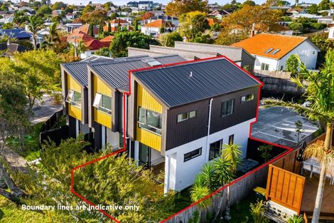 Photo of property in 1/12 Fraser Road, Narrow Neck, Auckland, 0624