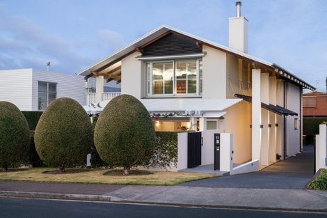 Photo of property in 19 Muritai Road, Milford, Auckland, 0620
