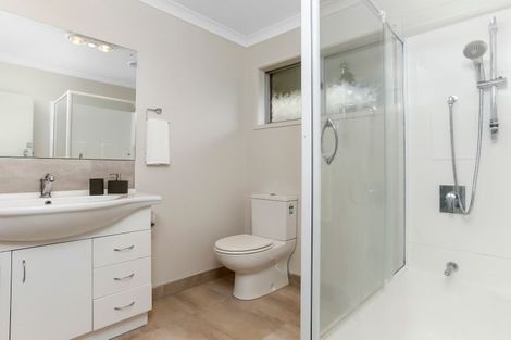 Photo of property in 2/27a Eastern Beach Road, Eastern Beach, Auckland, 2012