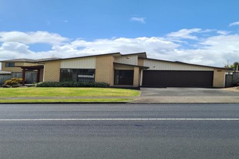 Photo of property in 72 Westgate Drive, Massey, Auckland, 0614