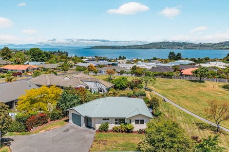 Photo of property in 2/35 Fairview Terrace, Waipahihi, Taupo, 3330