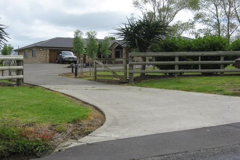 Photo of property in 43 Koraha Road, Kumeu, 0892