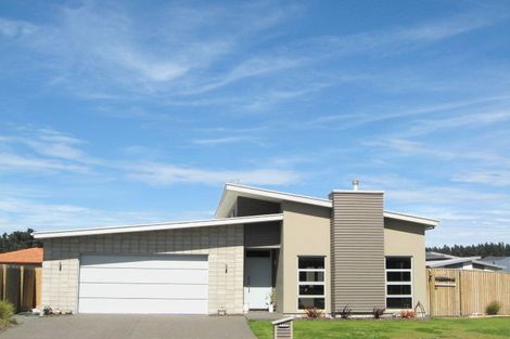 Photo of property in 117 Aston Drive, Waimairi Beach, Christchurch, 8083