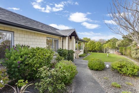 Photo of property in 32 Titoki Road, Waikanae Beach, Waikanae, 5036