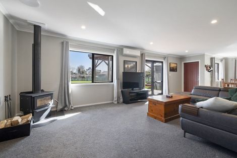 Photo of property in 841 Makerua Road, Tokomaru, Palmerston North, 4474