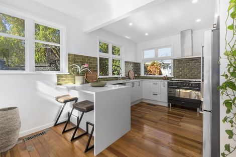 Photo of property in 4 Ashleigh Crescent, Miramar, Wellington, 6022