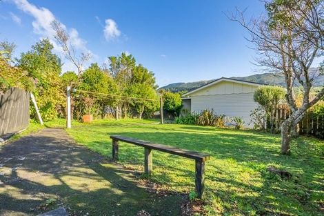 Photo of property in 2/24 Bell Street, Tawa, Wellington, 5028