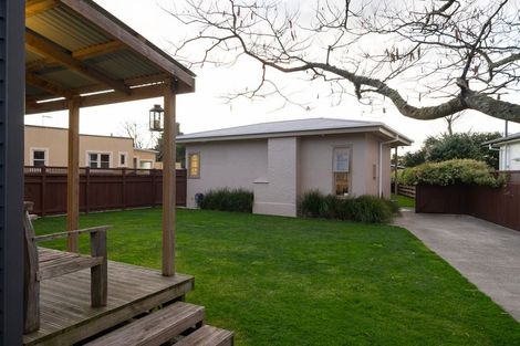 Photo of property in 25 Winston Avenue, Hokowhitu, Palmerston North, 4410