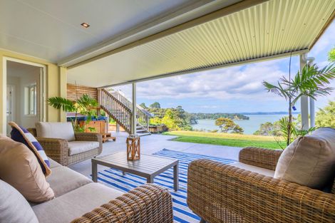 Photo of property in 32 Arama Avenue, Titirangi, Auckland, 0604