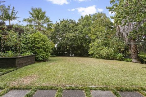 Photo of property in 10 Sandford Street, Campbells Bay, Auckland, 0630