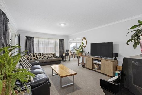 Photo of property in 13 Bickerton Street, Wainoni, Christchurch, 8061